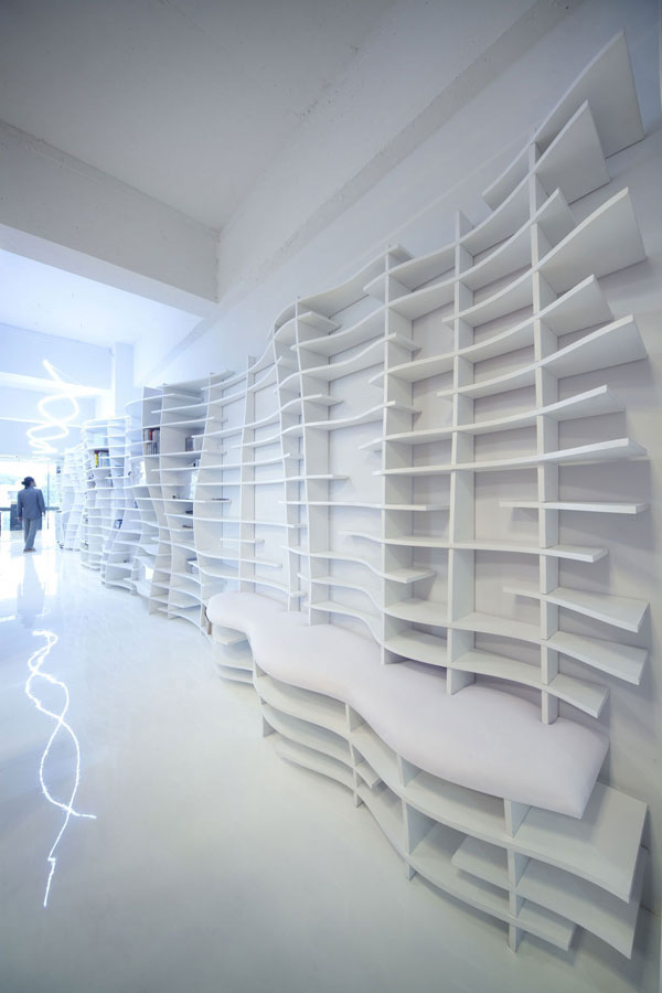 充满曲线的办公室