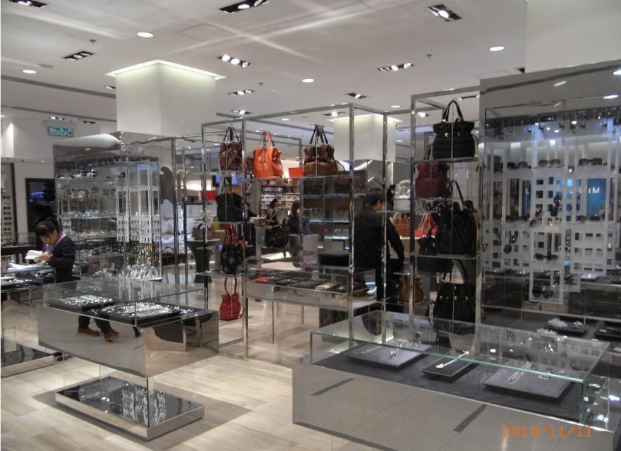 商场四楼女包专卖