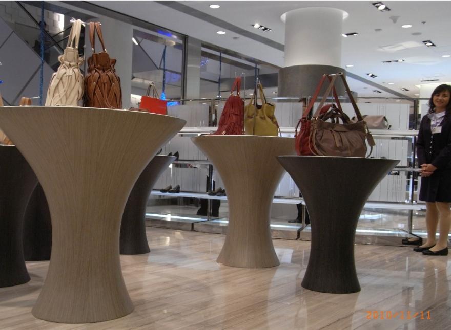 商场四楼女包专卖